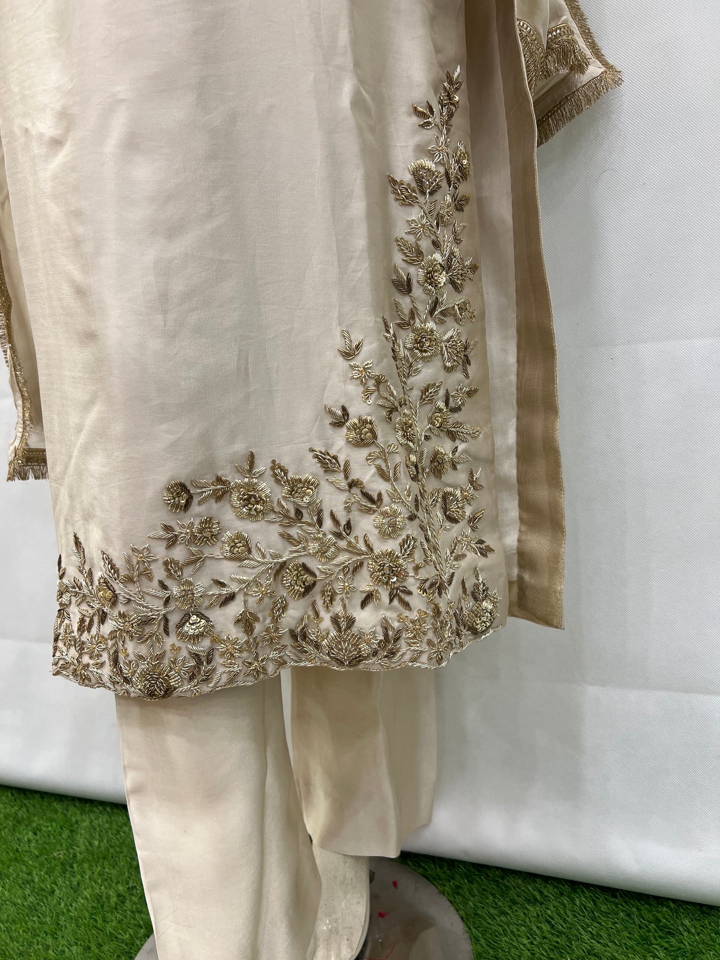 Silk shirt with daman and one side chalk