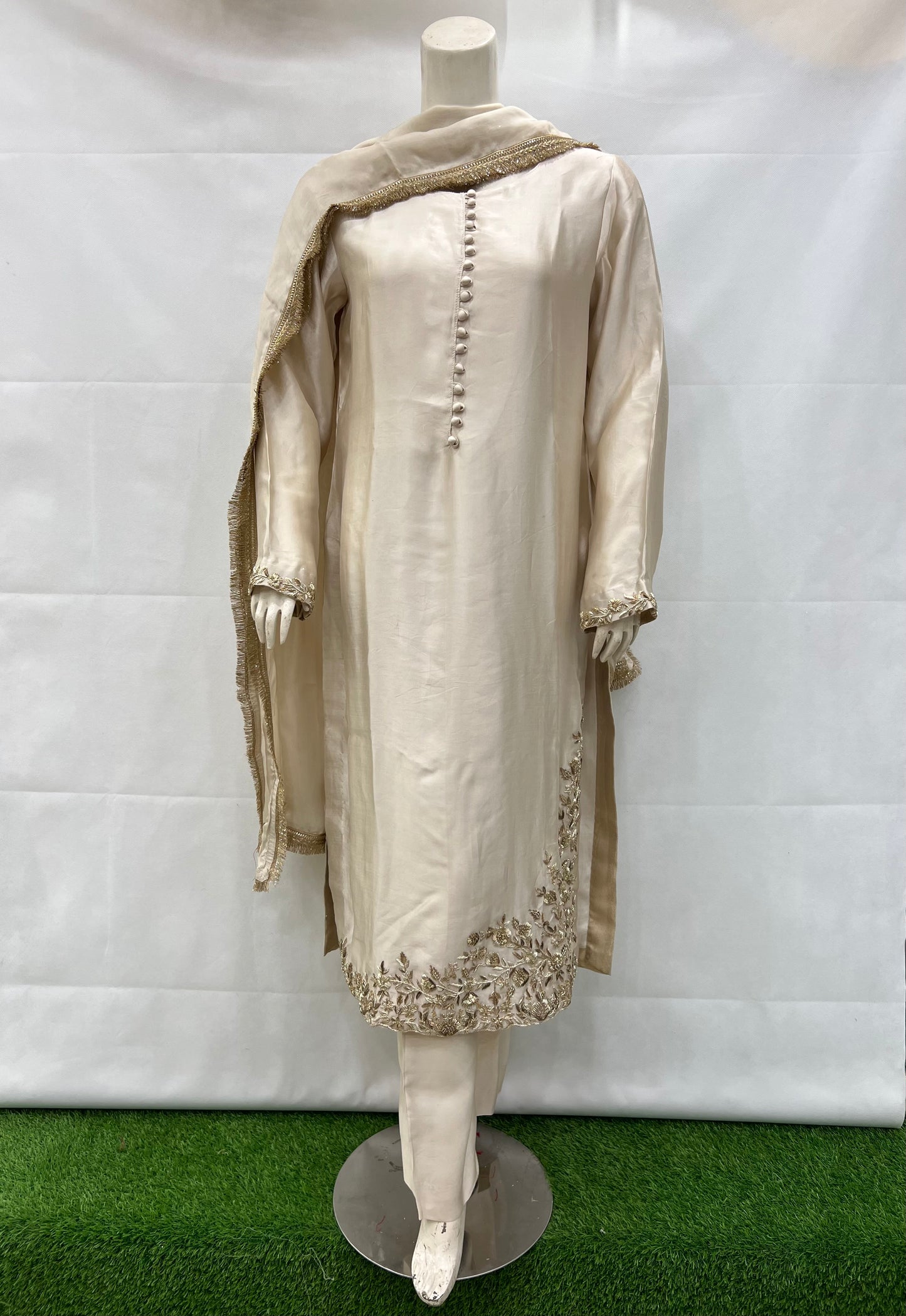 Silk shirt with daman and one side chalk